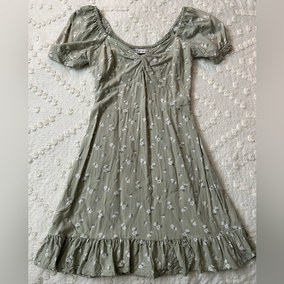 Hollister Dresses & Skirts - Hollister floral dress size small